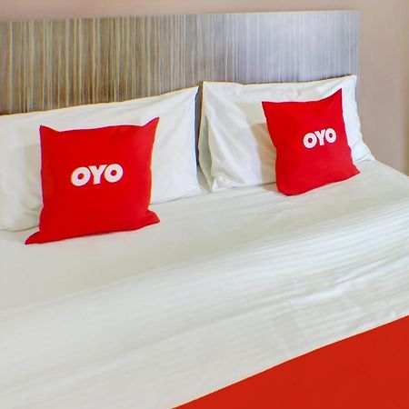 Oyo 89985 Js Hotel Джохор Бахру Екстериор снимка