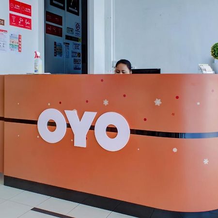 Oyo 89985 Js Hotel Джохор Бахру Екстериор снимка