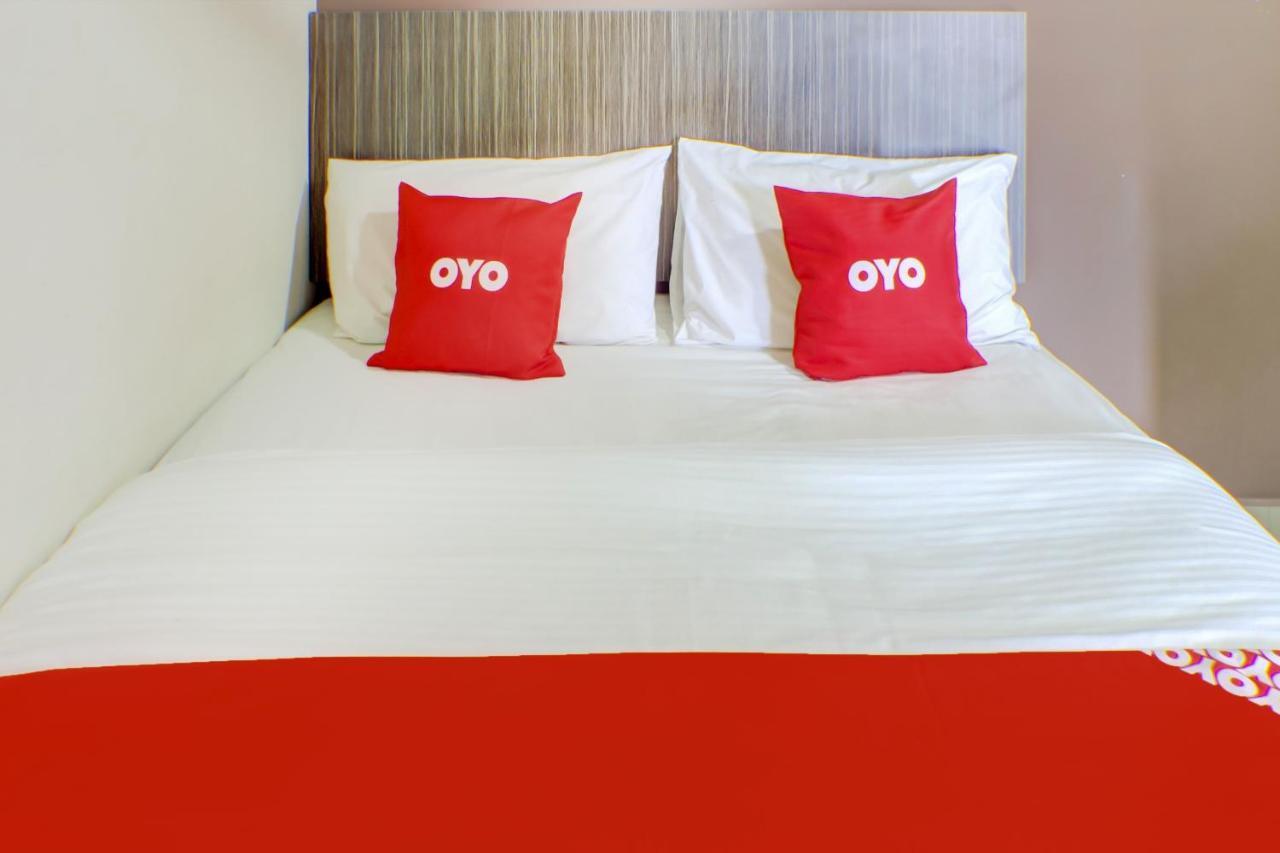 Oyo 89985 Js Hotel Джохор Бахру Екстериор снимка