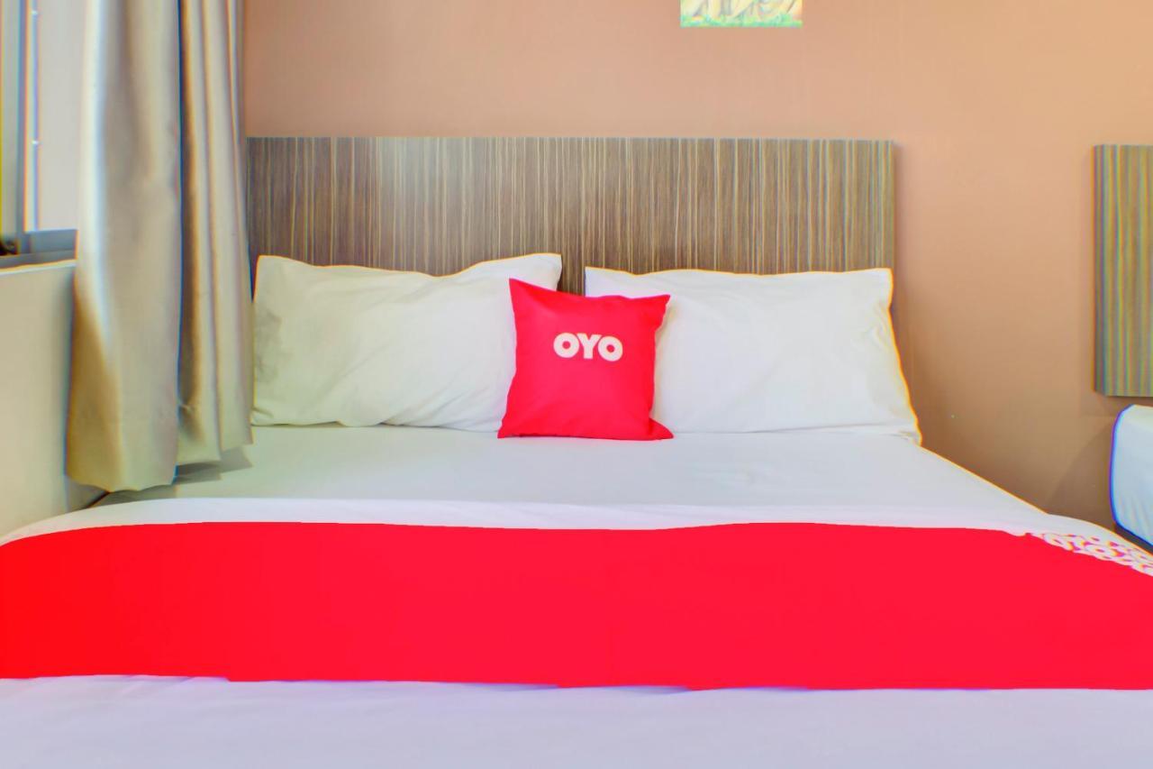 Oyo 89985 Js Hotel Джохор Бахру Екстериор снимка