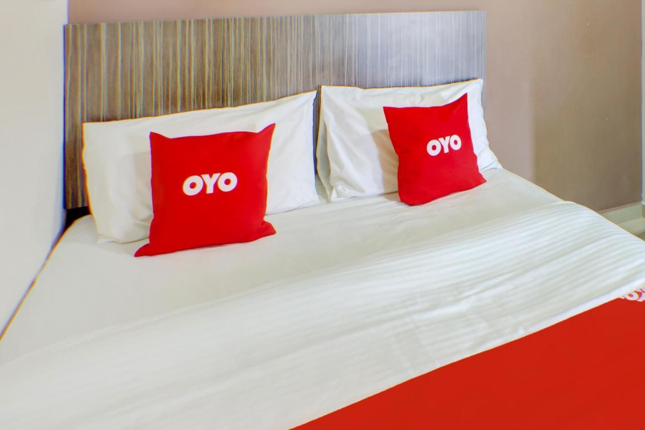 Oyo 89985 Js Hotel Джохор Бахру Екстериор снимка