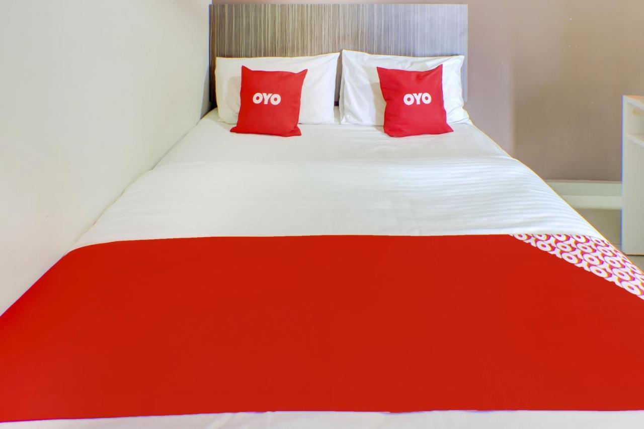 Oyo 89985 Js Hotel Джохор Бахру Екстериор снимка