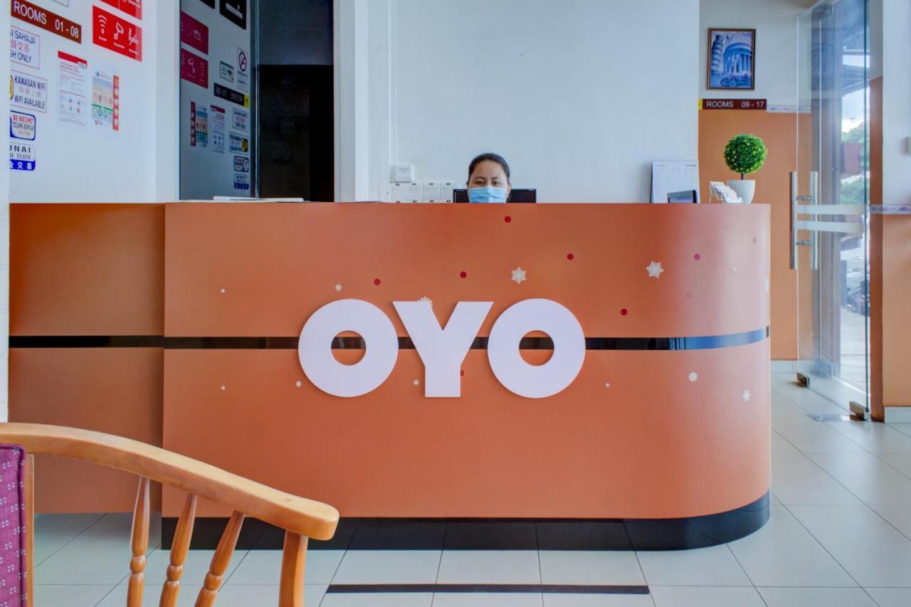 Oyo 89985 Js Hotel Джохор Бахру Екстериор снимка